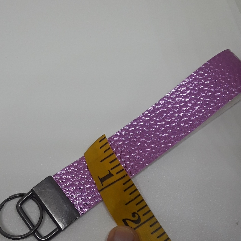 Pink wristlet keychain - Picture 5 of 5